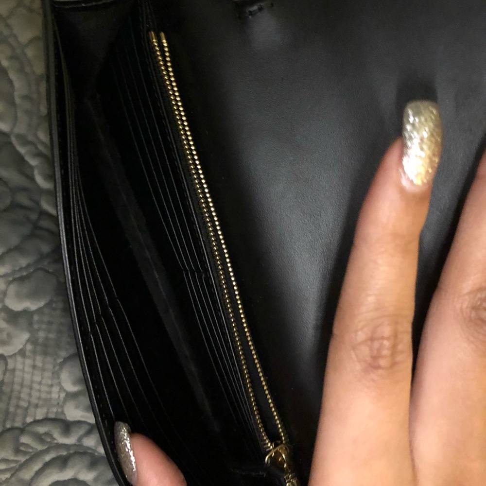 Gucci Icon Signature Chain Wallet - Picture 6 of 7